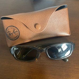 Ray-Ban women’s sunglasses with case  RB 2140